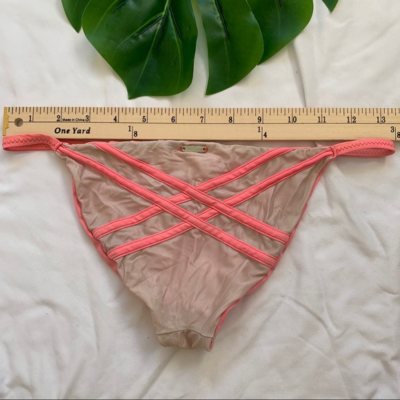 BEACH BUNNY - Shop Now - Picture 8 of 11